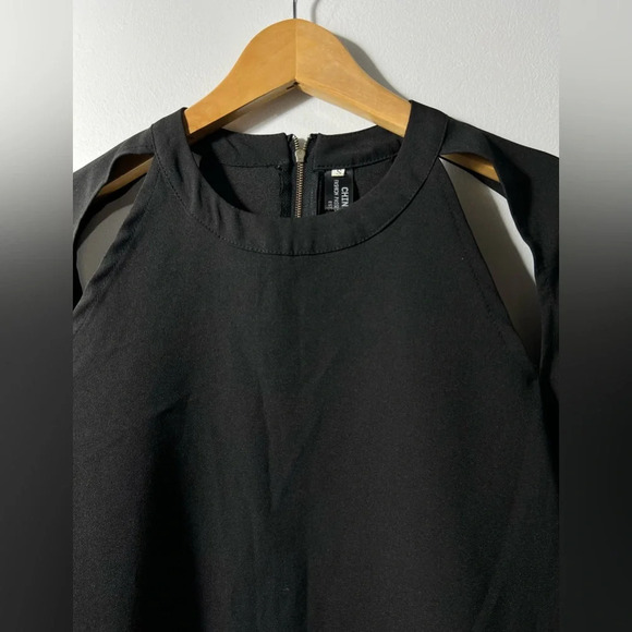 Mini Black dress size small - Picture 2 of 4